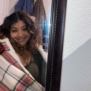 Meet your Posher, Carolina